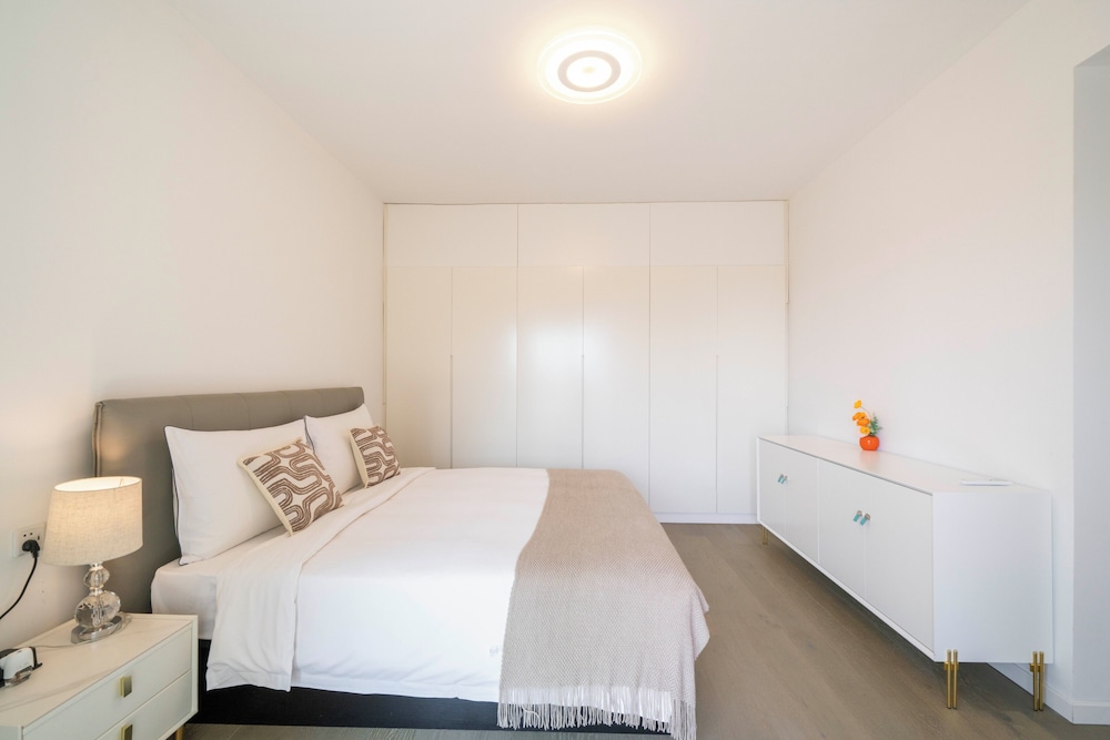 Tyms Elegant 4BR 2BA Apt Xujiahui Malls