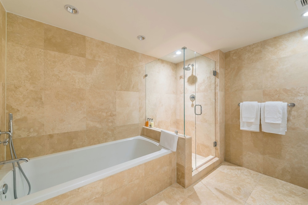 Luxury Vacation Rentals at 1 Hotel & Homes by LRMB