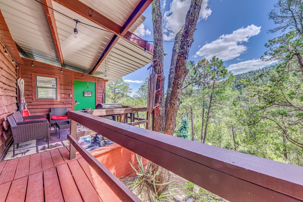 Hotel Mountain-view Cabin w/ Hot Tub in Ruidoso! - Image 1