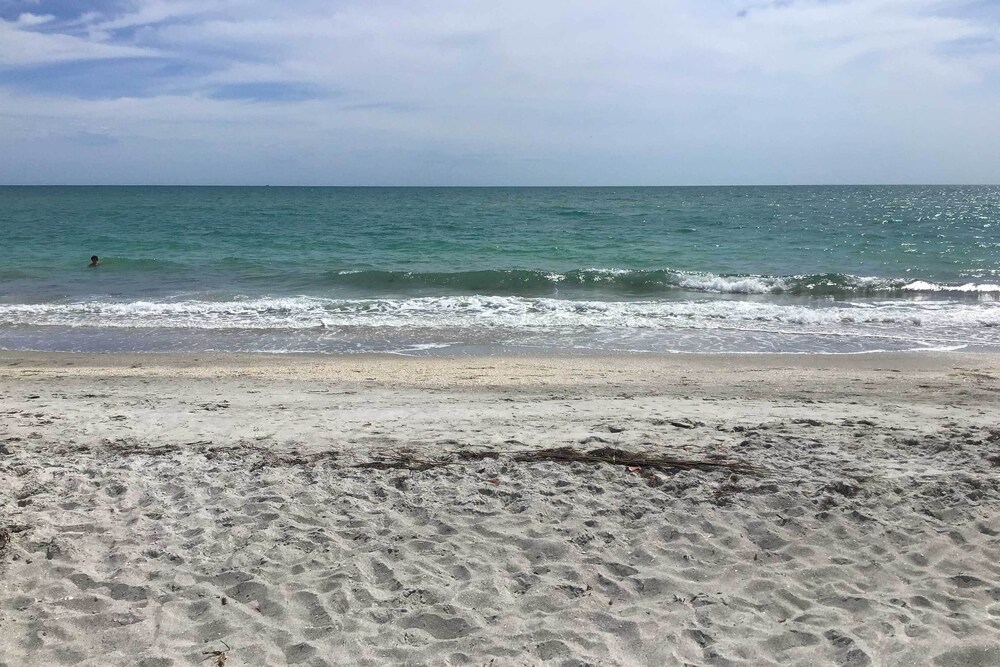 Longboat Key Resort Escape - Walk to the Beach!