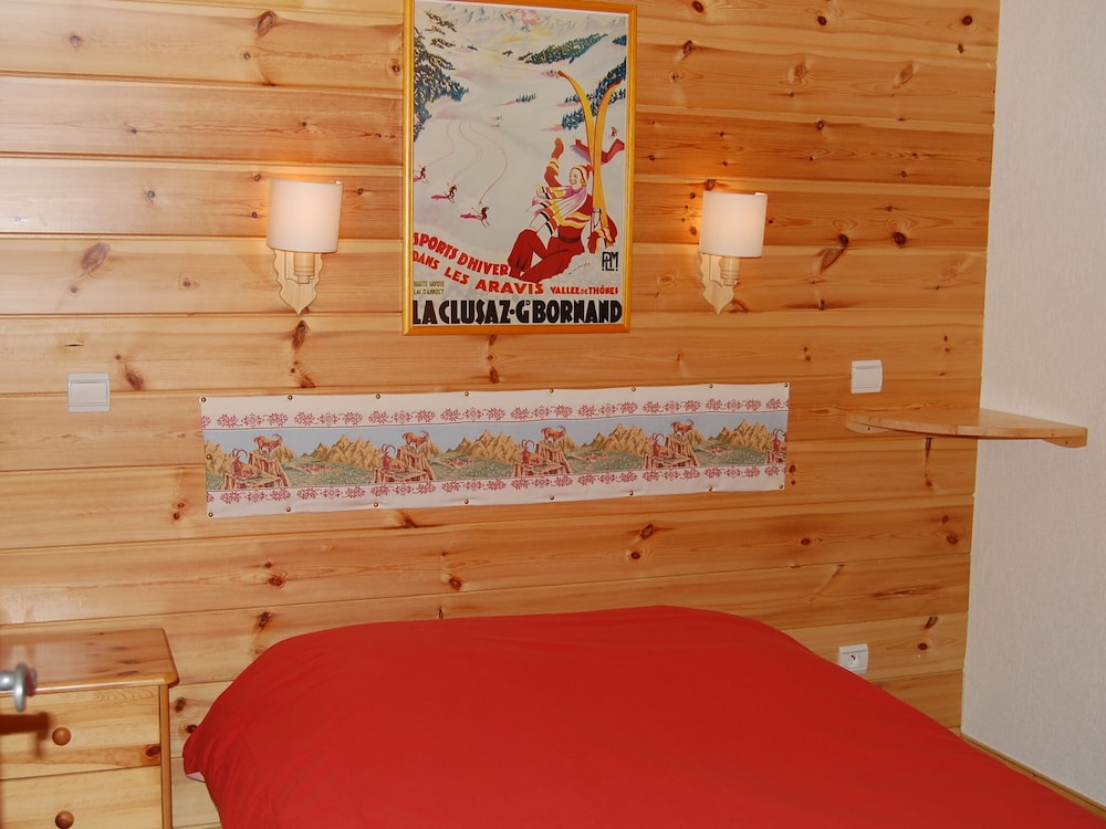 Spacious Holiday Home Near Center of Champagny