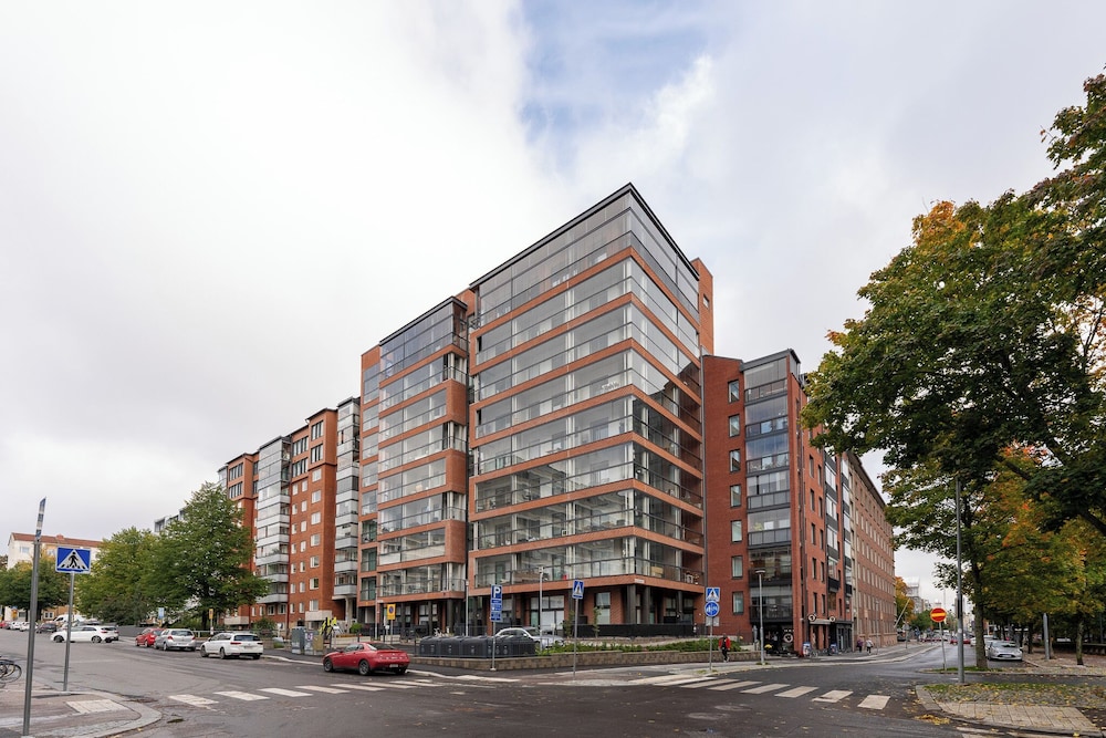 3BR Modern Loft Penthouse with Sauna & Parking