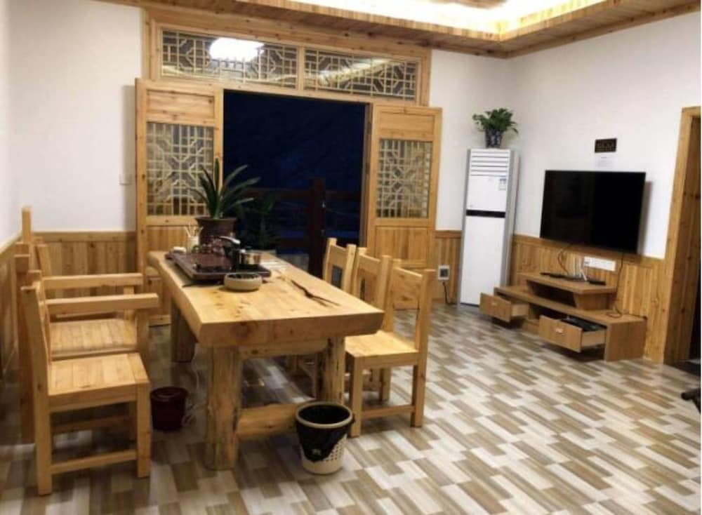 Zhangjiajie Yunqi Inn view 3
