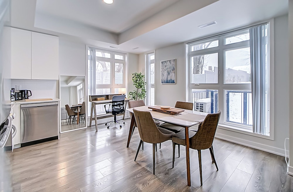 Modern 3BR Retreat Near Yorkdale Mall