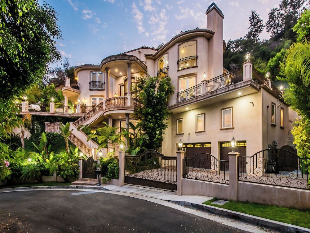 Robmar Mansion - Beverly Hills Mediterranean Estate With Pool & Sport Court