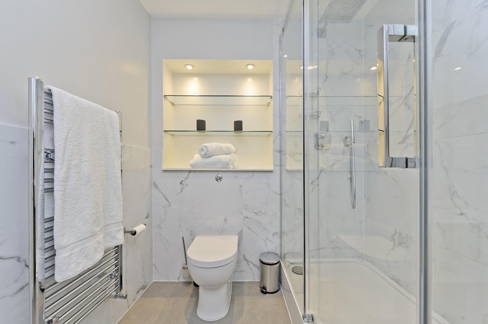 Huge Kensington Garden Flat