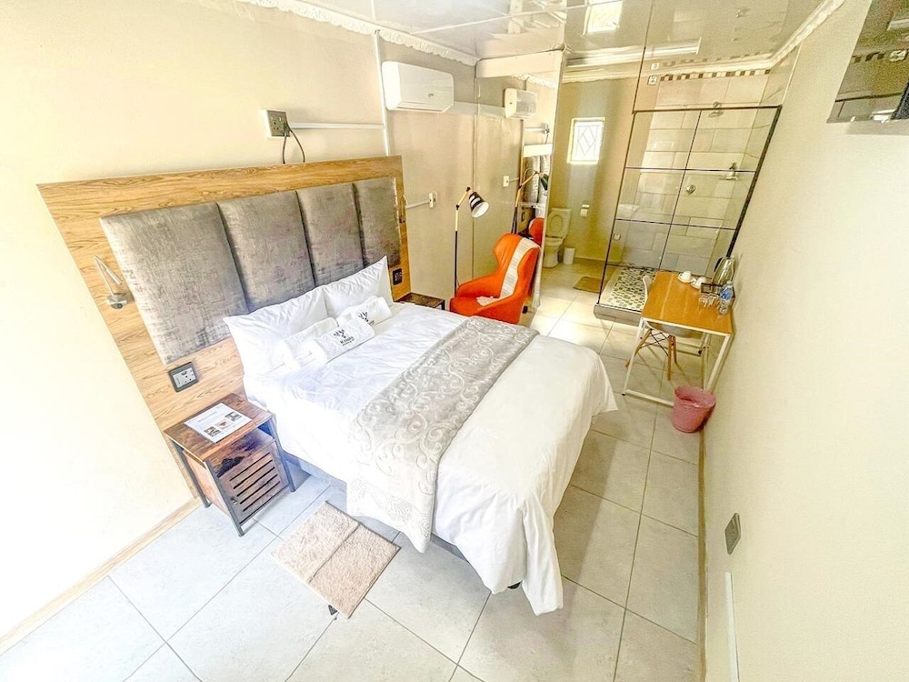 Kololo at 399 Guesthouse & Conference