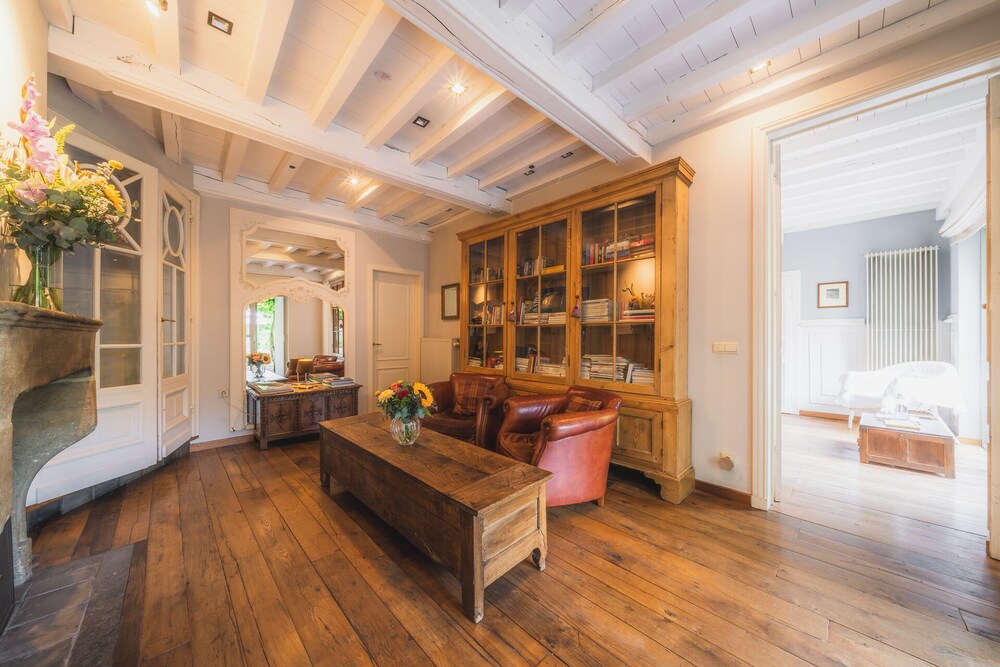 Number 11 Exclusive Guesthouse