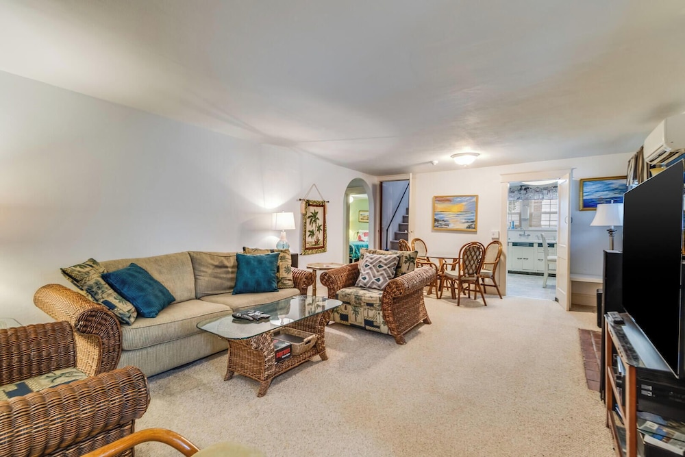 Hickman Street 208a