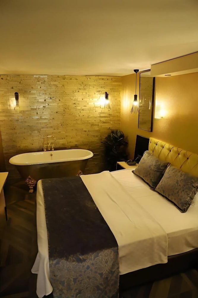Royal Çeşme Otel - Image 12