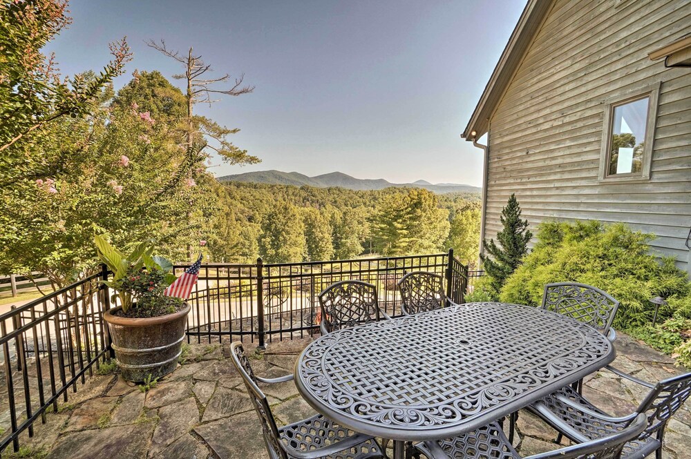 Hilltop Home w/ Panoramic Forest & Mountain Views!