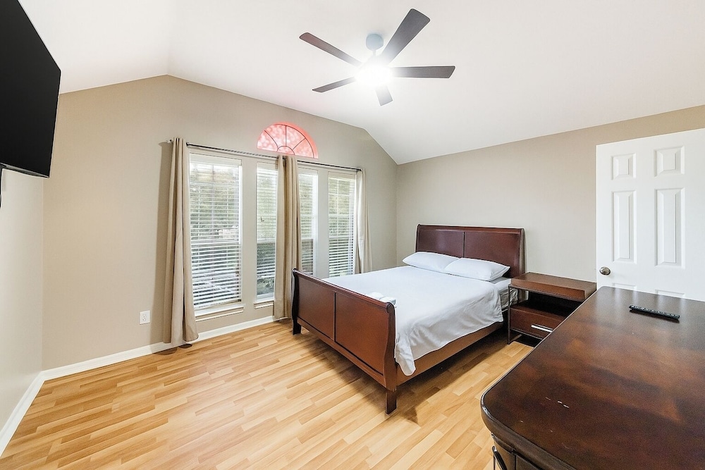 Pet-friendly 3BR Near First Colony Mall
