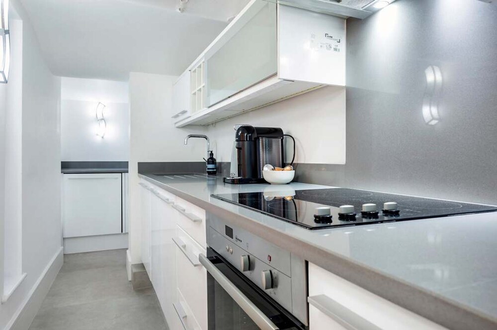 The Urban Minimalist- Notting Hill 2 Bed