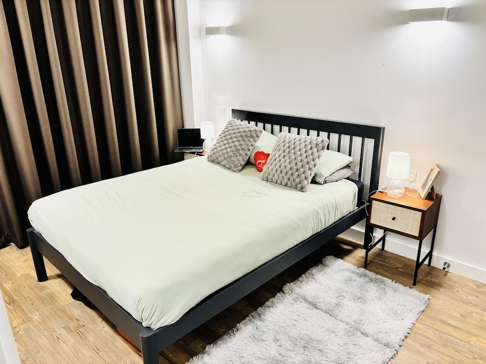 Your London Escape Luxurious 1 Bedroom Apartment view 2
