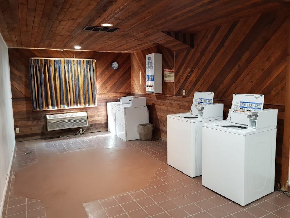 Denison Inn & Suites