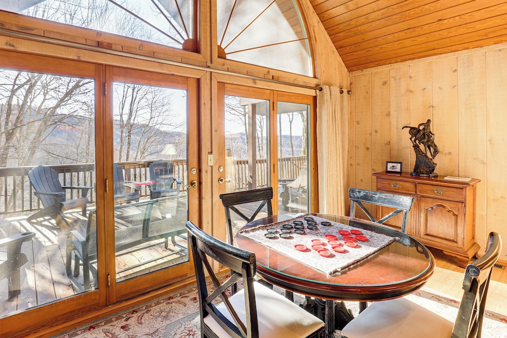 2 Mi to Ski Slopes! Mtn-view Home in Mars Hill
