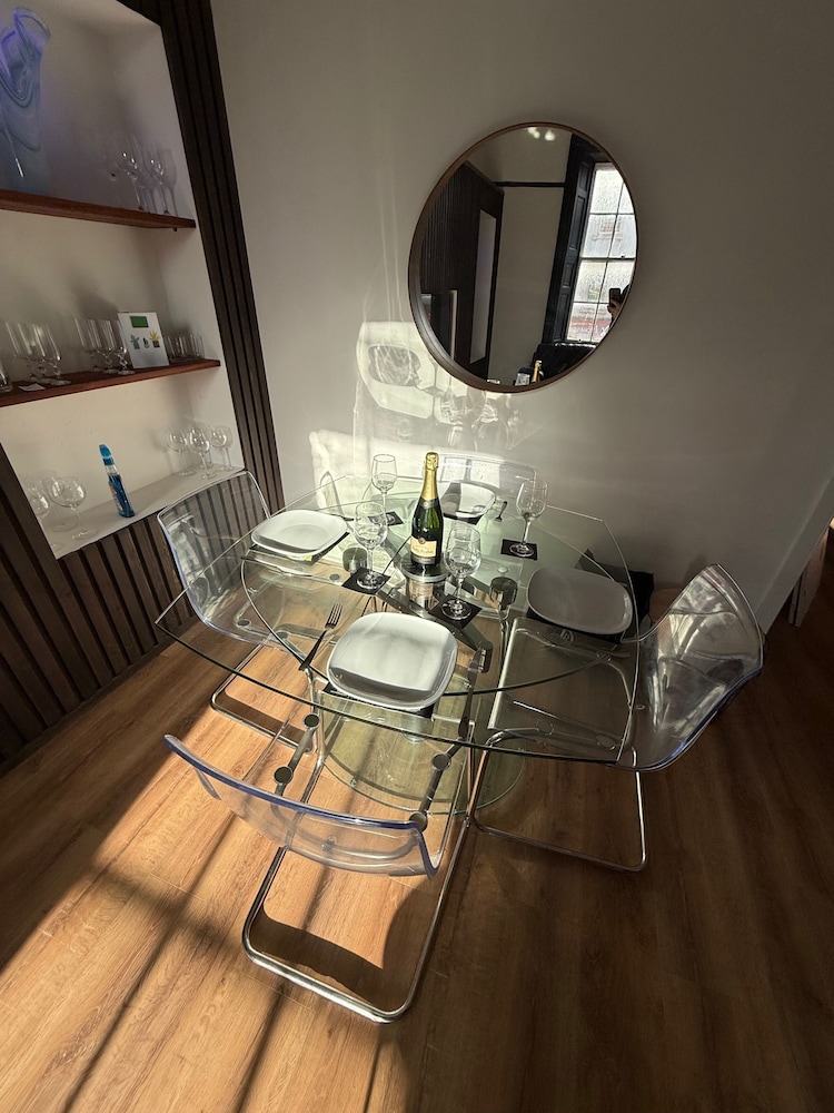 Ayr Town Centre Apartment - 3 Bedrooms