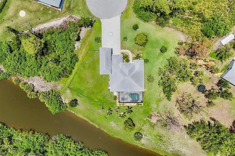 The Sanctuary - Private Pool+spa Vacation Home - Only 5 Minutes To The Gulf Coast! 3 Bedroom Home