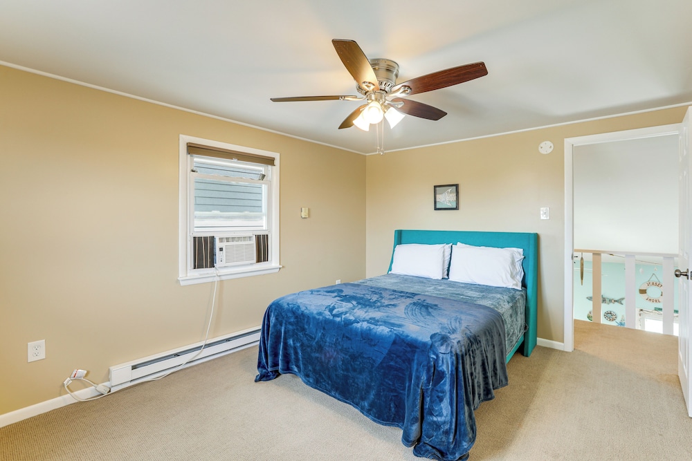 Walk to Public Beach: Bayfront Jersey Home w/ View