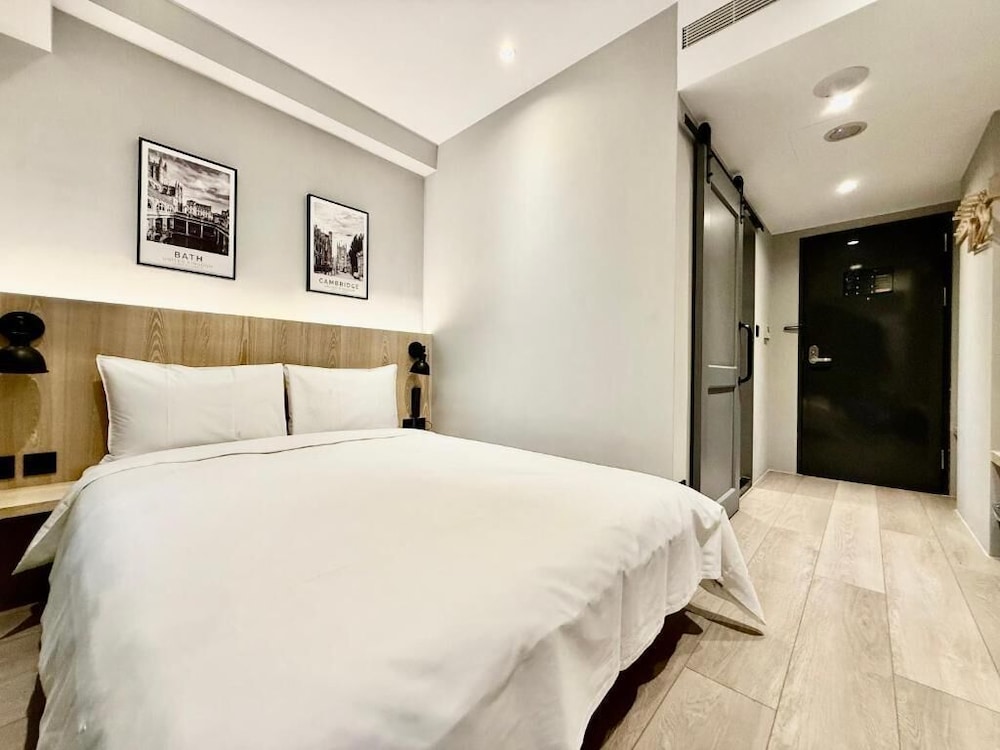 N2 Hotel