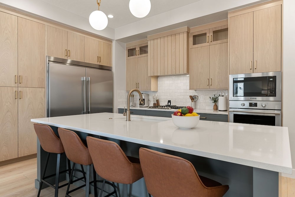 Weekend Vibes 5 Bedroom Townhouse