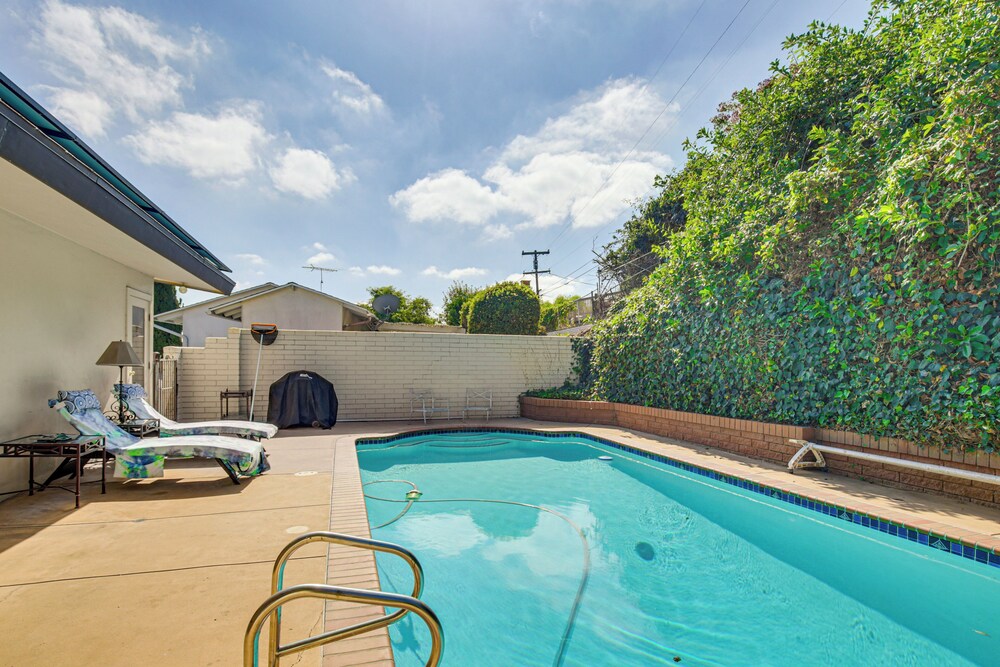 Mt. Nebo Oasis in La Mesa w/ Wraparound Deck
