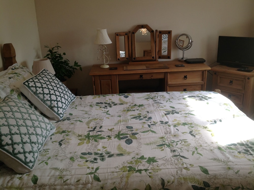 Primrose Cottage view 3
