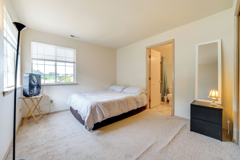 Walk to Hiking Trails: Renton Home w/ Fenced Yard!