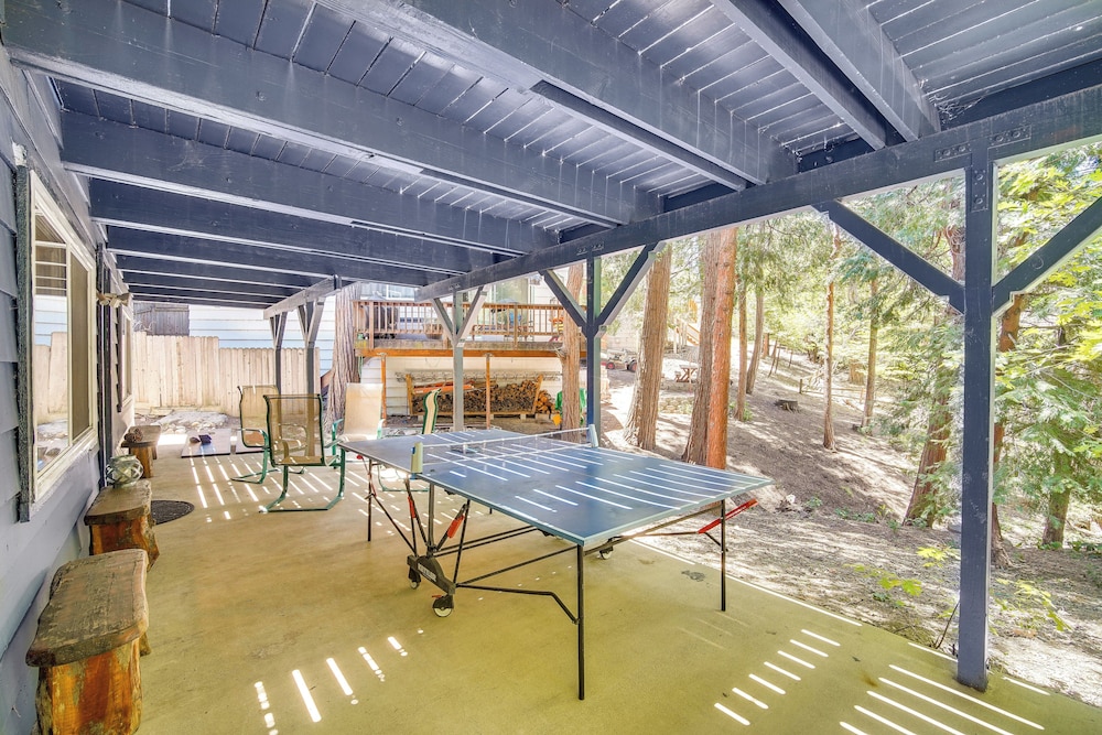 Steps to Lake Arrowhead: Cabin w/ Bbq!