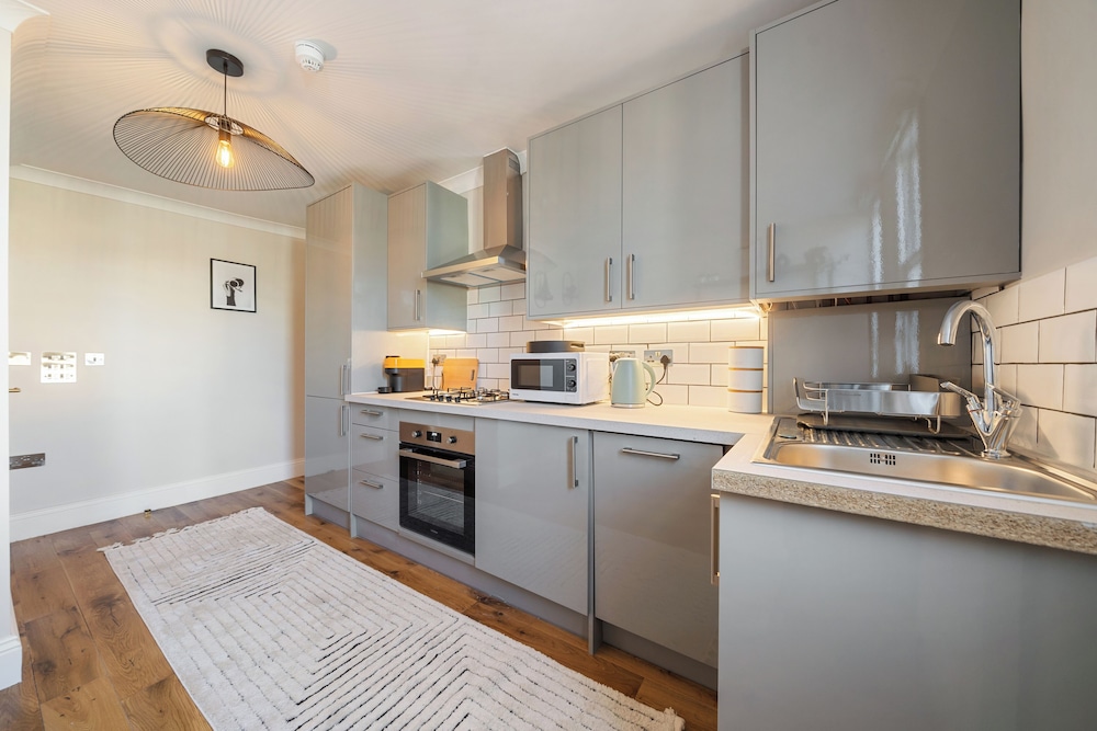 Avari Apartments - Notting Hill
