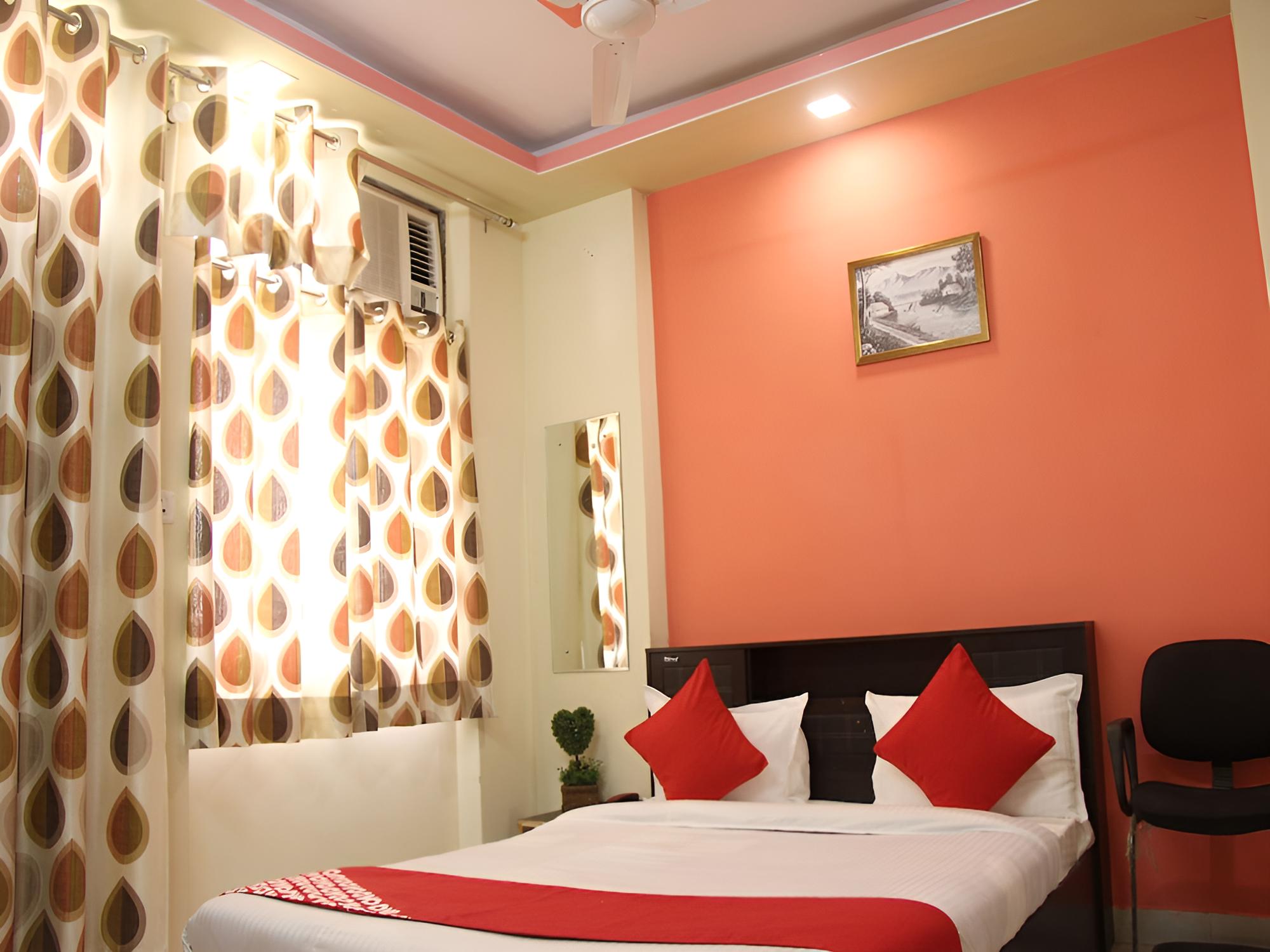 OYO 14066 hotel Govindi palace