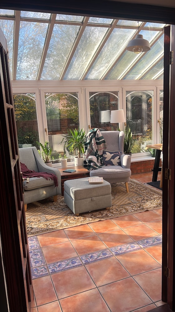 St Albans Spacious Party House