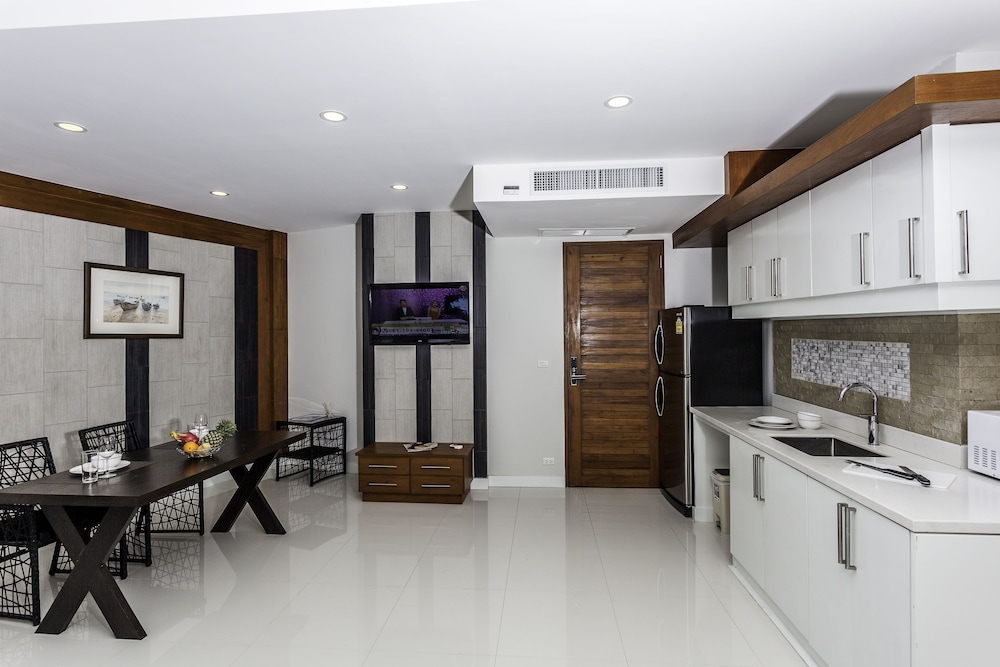 Q Kata Residence