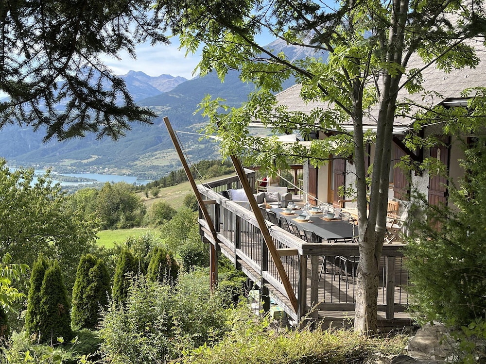 Holiday Home With Sauna, Saint-sauveur