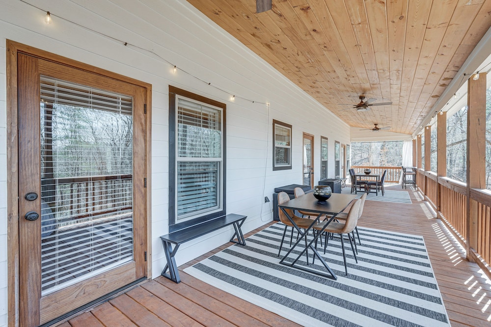 Ellijay Home 4 Mi to Dtwn: Hot Tub & Resort Perks!