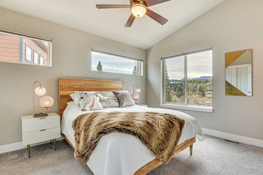 Walk to Dtwn: Fraser Retreat w/ Hot Tub & Views!