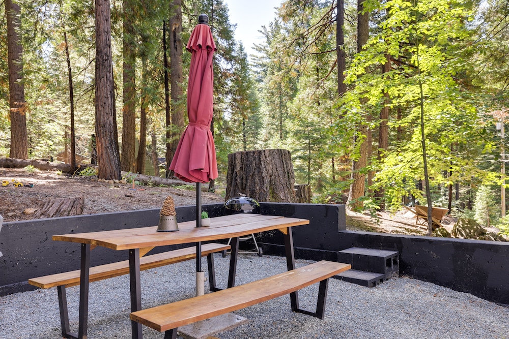 Decks, Grills + Fire Pit: Camp Connell Hideaway! view 2