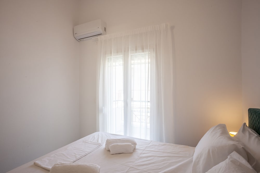 Aris Luxury Apartments photo 4