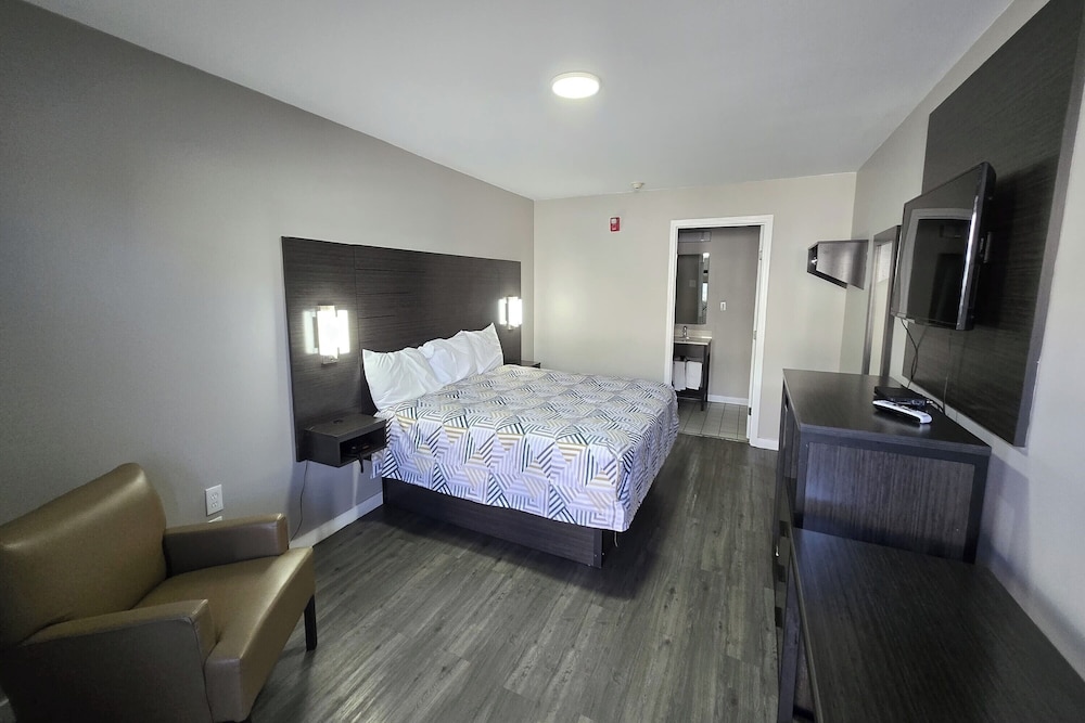 Brockville Vacations - The Noble Suites - Property Image 148