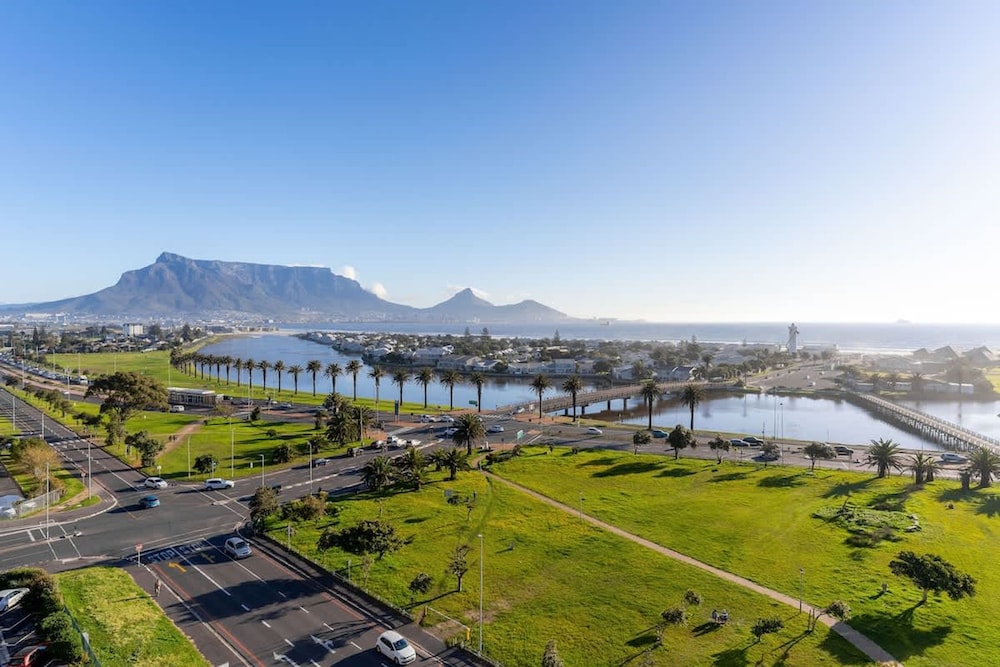 Modern 1 bed Table Mountain View Hideaway