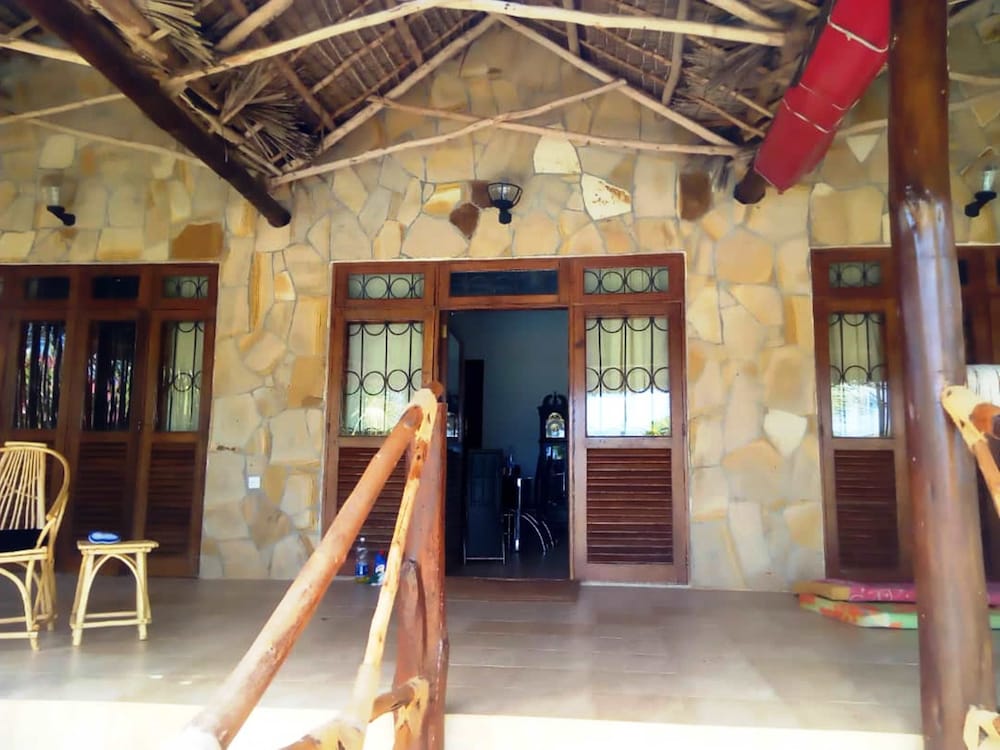 Zan Oceans Resort