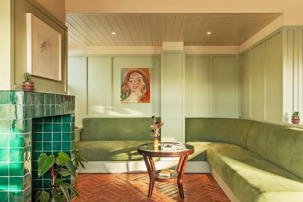 Fort Road Hotel 16