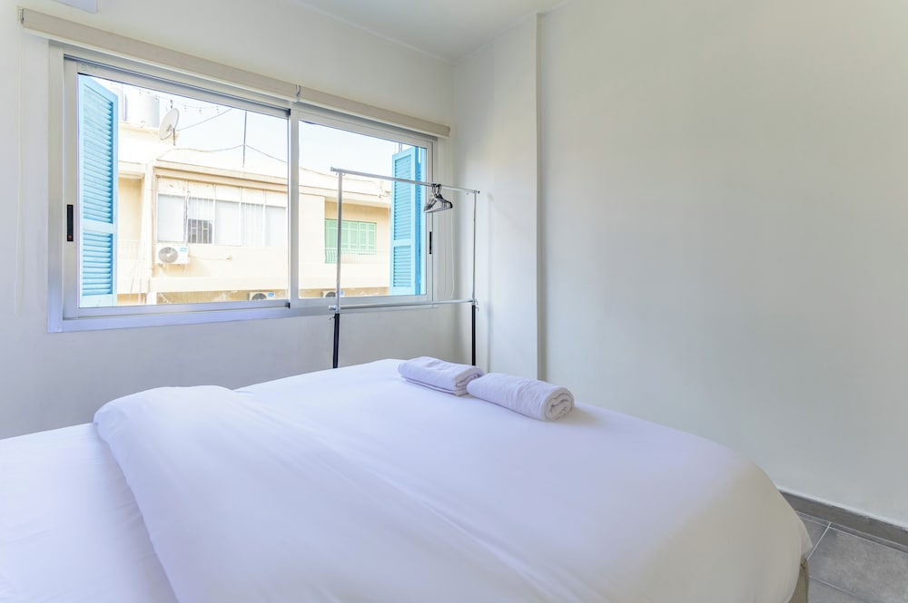 Cove - 2Br Apt W Balcony in Mar Mikhael