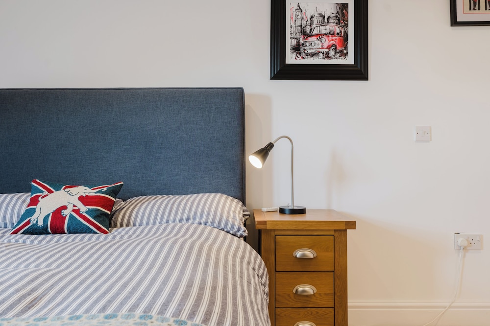 Stylish Retreat with Garden in Tetbury