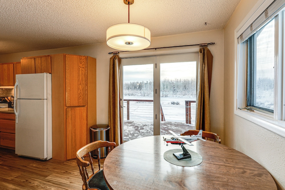 Riverside Retreat: Cozy Fairbanks Home w/ View