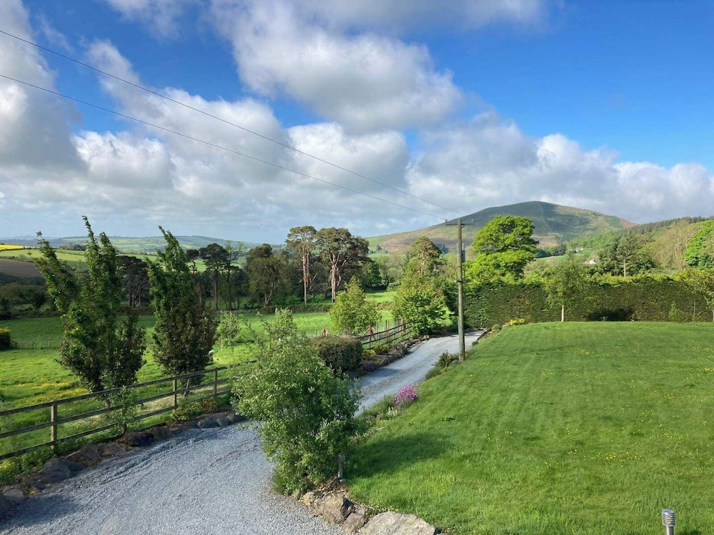 Peace Apartment With Views Near Gorey
