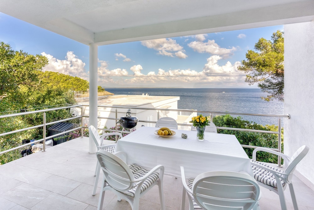 Valdarke Seaside Apartment