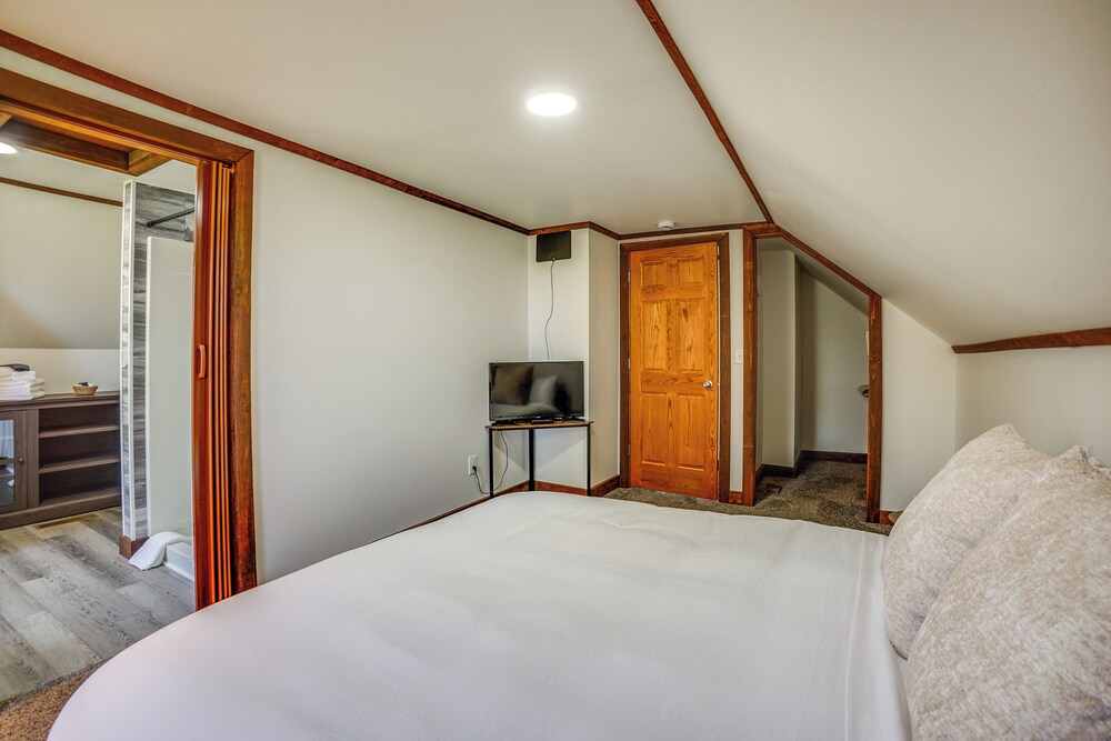 3 Mi to Lake Michigan: Charming Kewaunee Hideaway