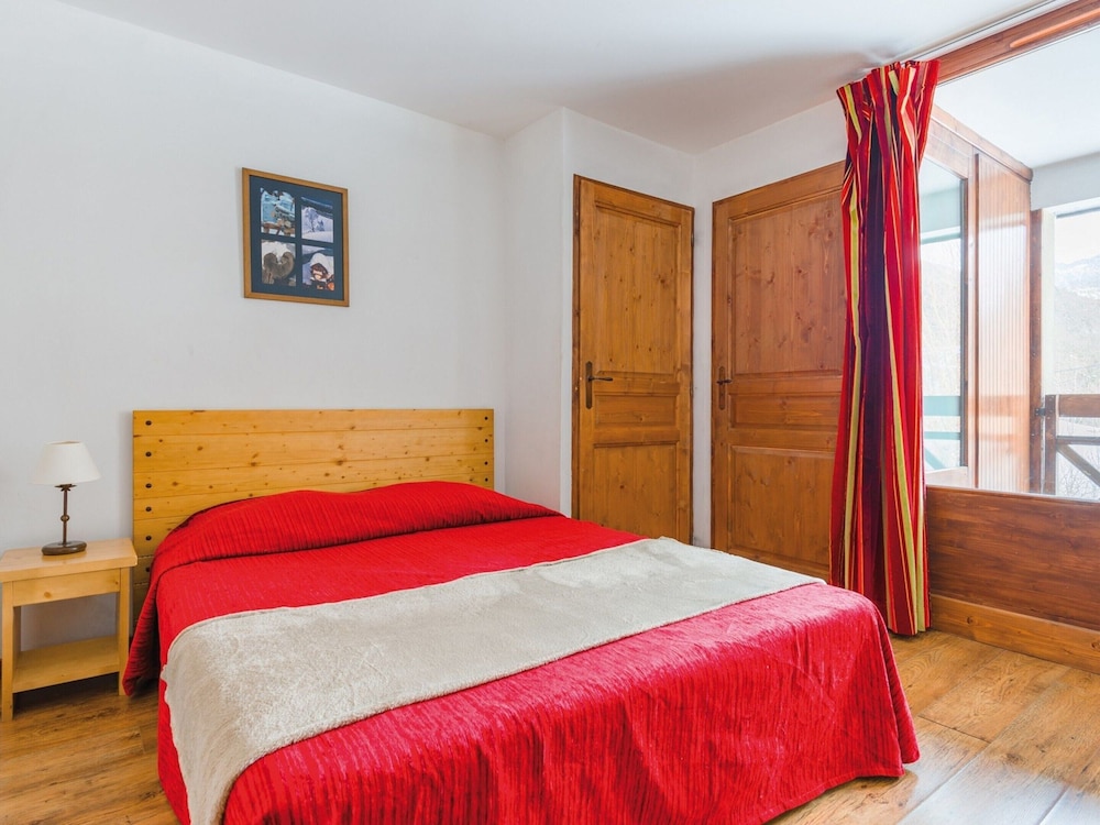 Studio in Brides les Bains 600m From Skilift view 4