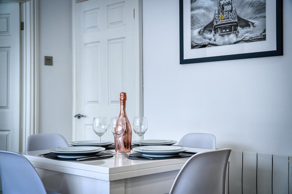 Bay View - 2 Bedroom Apartment - Tenby